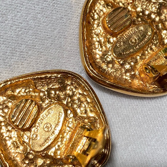 CHANEL blue gripoix vintage earrings - Picture 8 of 9